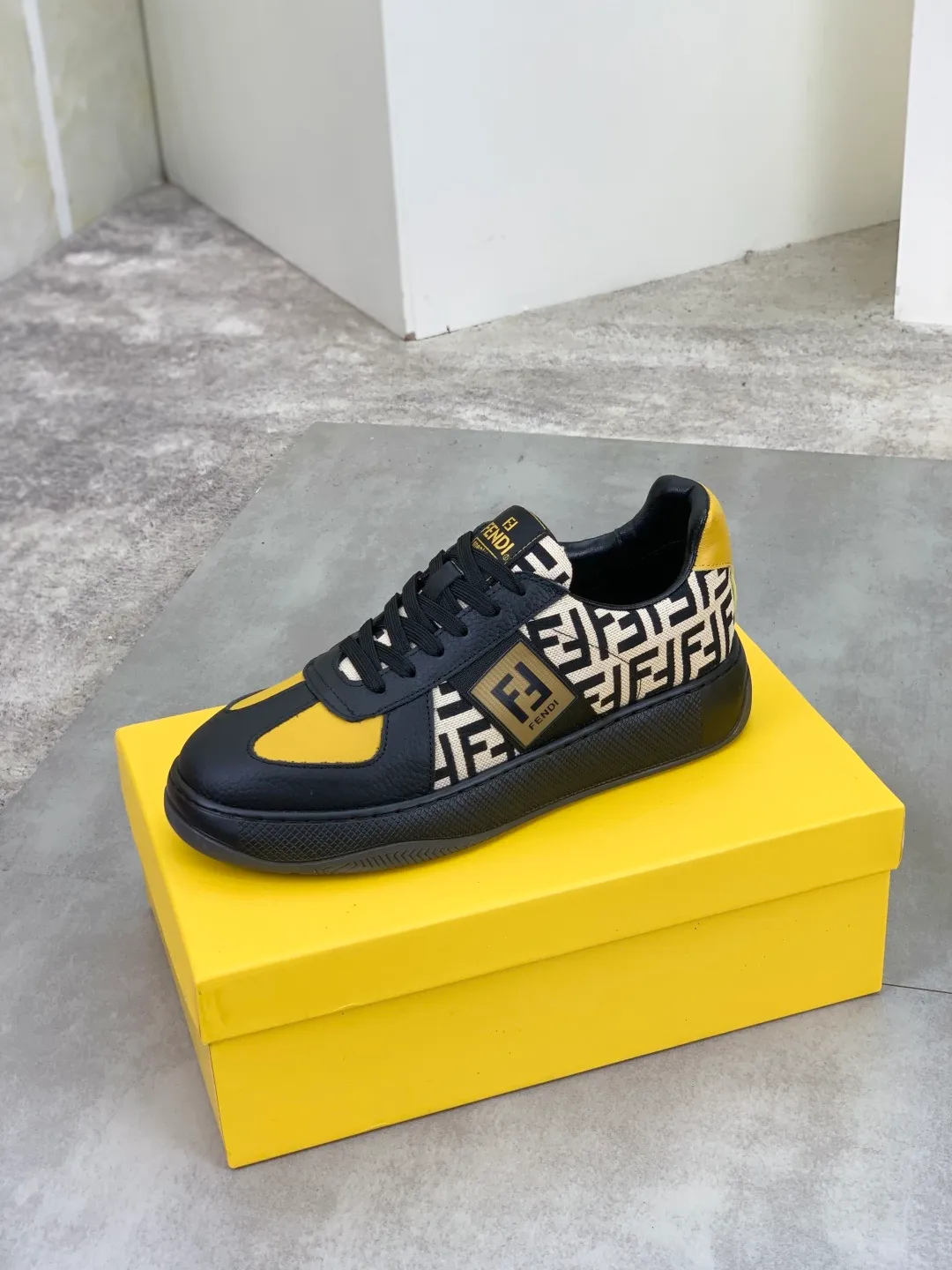 ​Men's shoes 💰P440 💰【New】Little monster 🆘 New FENDI 🕶️🕶️Simple routing effect, showing an elegant and cool driving shoe 🎬Using imported calfskin + first-layer pigskin lining🐂Excellent material🎬Detailed workmanship 🤗Comfortable foot feel➰➰. ​Pair it with any outfit to show your taste and temperament, low-key luxury ♻️Design ​simple and elegant ​noble and fashionable 🍃​Very loved and favored by trendy men 💓❤️size: 38-44 4️⃣colors available